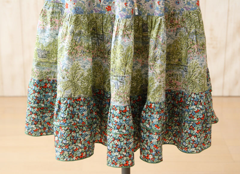 リバティ 仕立て 複数柄 Ａライン ５段ティアードスカート（花柄・風景柄 グリーン系）